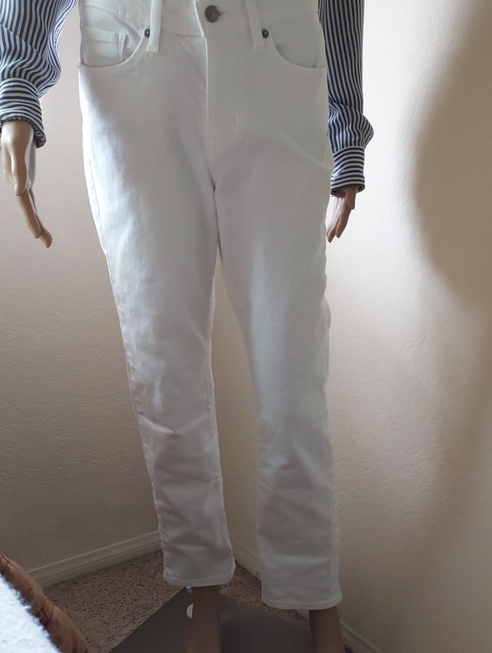 Levi's White Classic Straight Jeans, Size 28